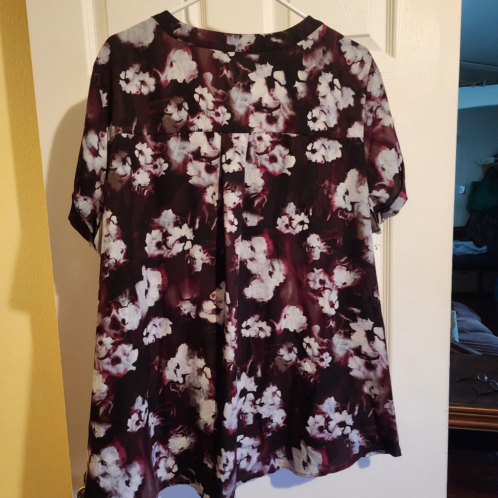 Simply Vera Vera Wang Flowered Top - Picture 2 of 2